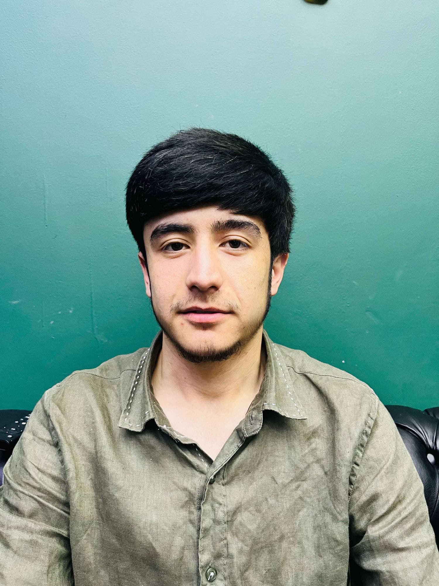 Али